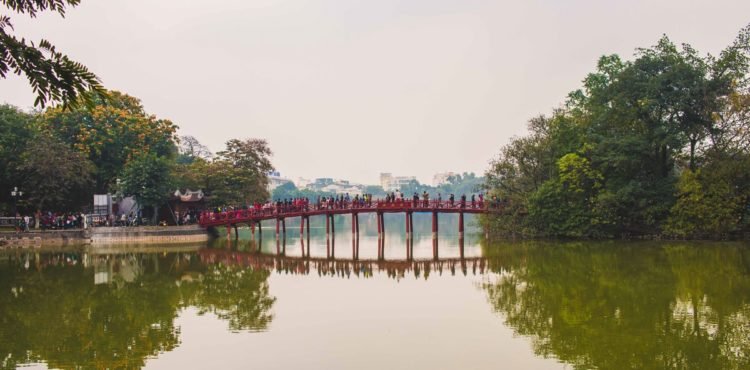 The Huc Brücke in der Altstadt von Hanoi